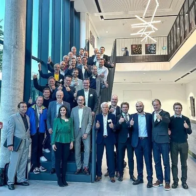 Gruppenfoto wichtiger Akteure der Solarbranche