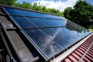 Ein Dach mit einem PV-Modul