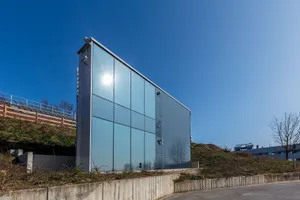 Hardware-in-the-Loop Outdoor Teststand für großformatige, solarthermische und photovoltaische Fassaden (bis 50 m²)