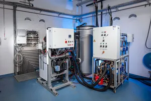 Hardware-in-the-Loop-Teststand für die Emulationen eines Gebäudeenergiesystems.