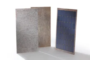 PV-Module, die auf der Vorderseite ein Naturstein-Furnier haben.