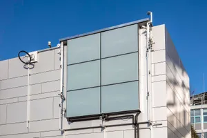 Modulare, photovoltaisch-thermische (PVT) Anlage für Dachintegration 