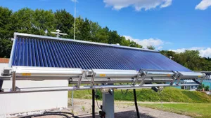 Teststand des ISFH mit einem solarthermischen Großkollektor mit Überhitzungsschutz