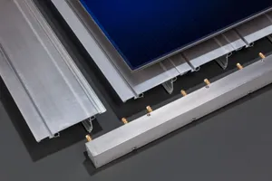 Modularer, photovoltaisch-thermischer (PVT) Kollektor für Dachintegration
