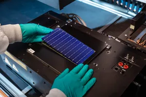 Placement of a solar cell in the LOANA measurement system.
